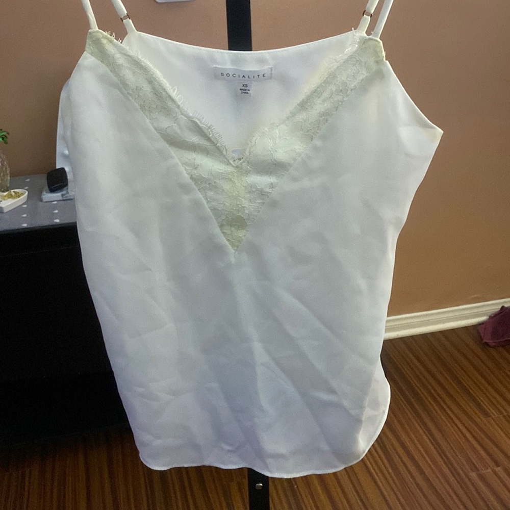 😍 Cute white camisole NWT